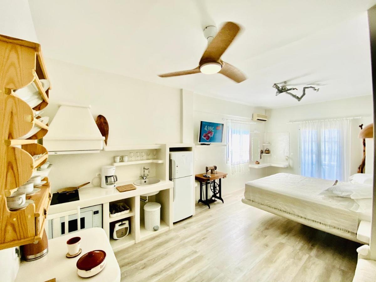 Deluxe Studios & Suites Ageri-Milos Adamantas  Buitenkant foto