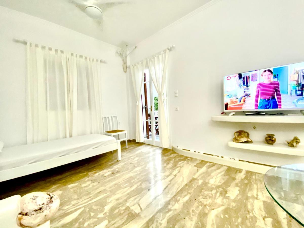 Deluxe Studios & Suites Ageri-Milos Adamantas  Buitenkant foto